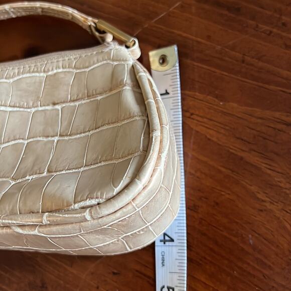 Kenneth Cole New York Gold Metallic Faux Leather Snakeskin Tiny Purse Evening - Picture 8 of 8